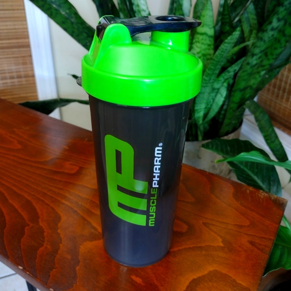 MusclePharm Shaker Bottle 25oz